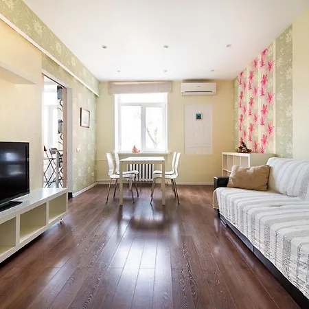 Володарского Революционная Комсомольская Apartment